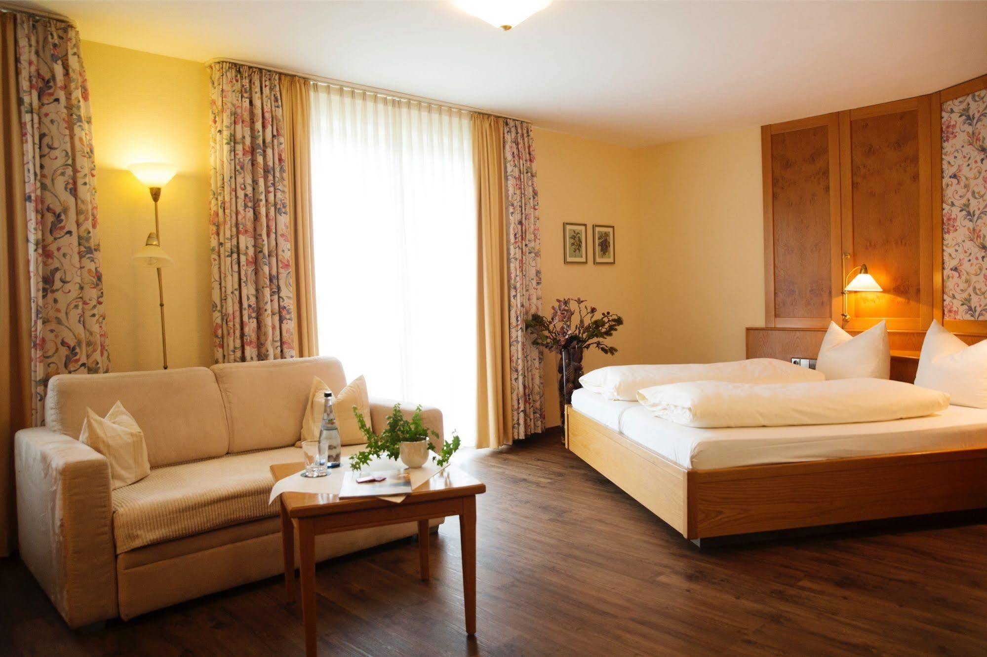 Hotel & Restaurant Dornweiler Hof Illertissen Dış mekan fotoğraf