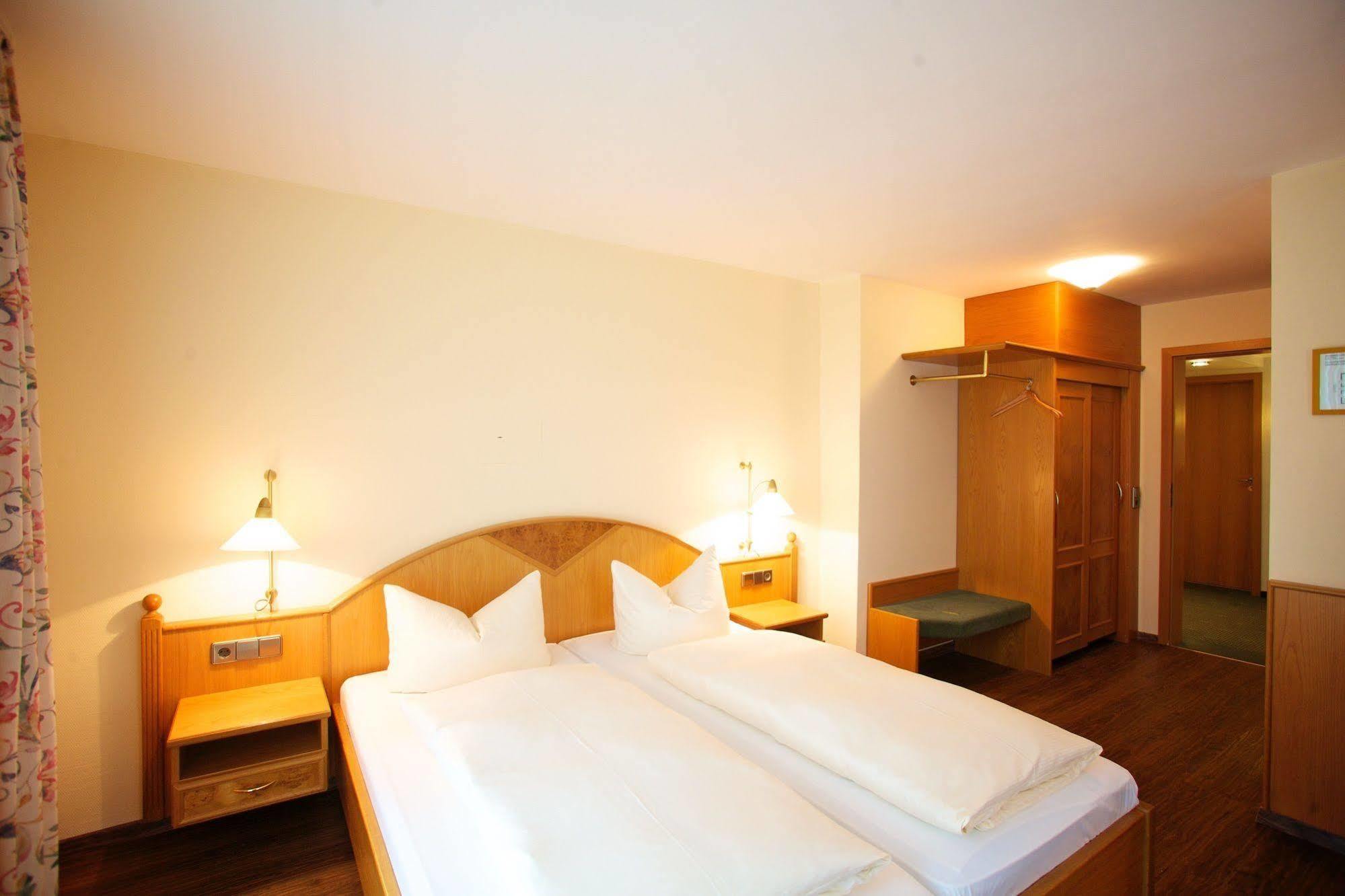 Hotel & Restaurant Dornweiler Hof Illertissen Dış mekan fotoğraf